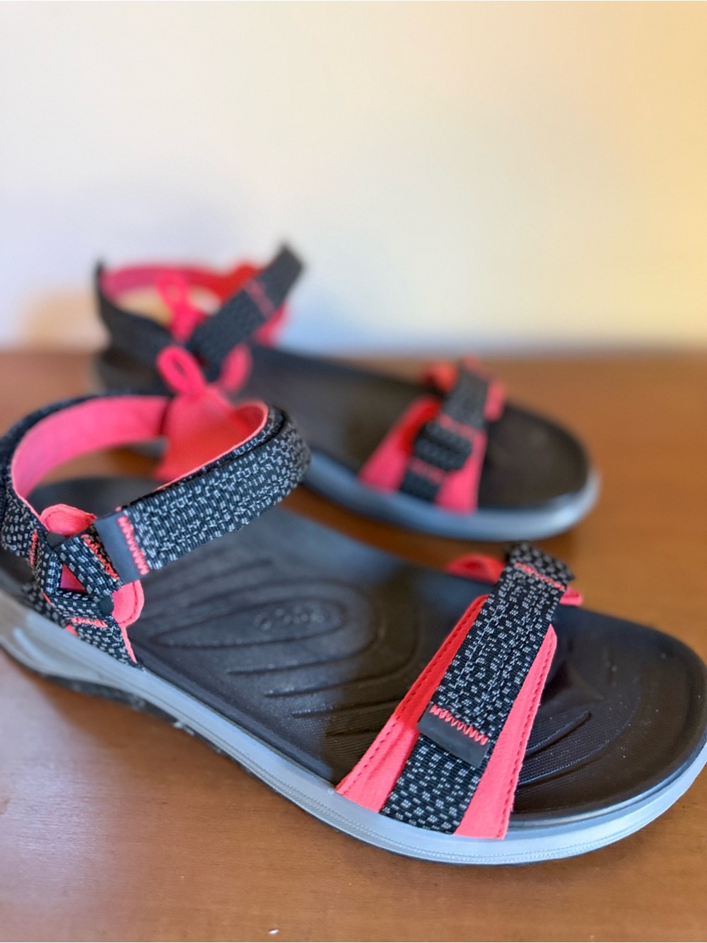 Ecco X-Trinsic Red and Black Waterproof Hiking Sandals,size 9 US 40 EU